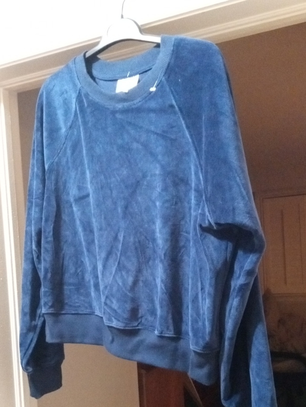 💲1⃣4⃣▶Universal Thread Velvet Crewneck Pullover in Deep Blue